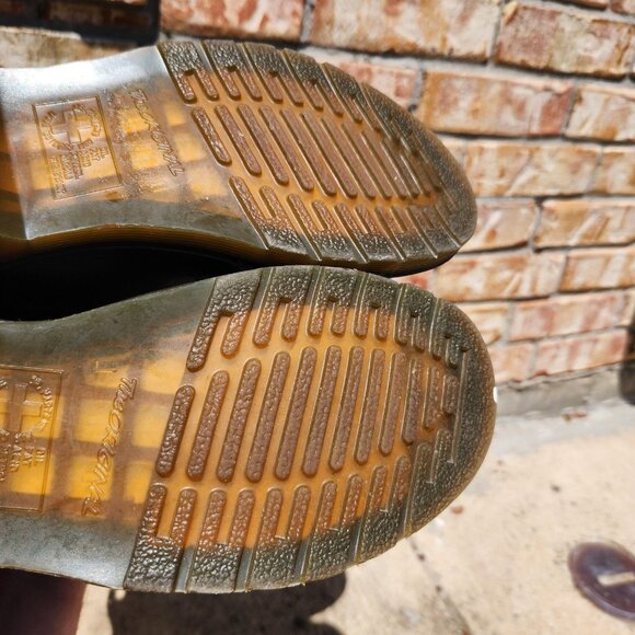 Dr. Martens 2976 Chelsea Boots Womens Size 8 Black Leather Slip On Yellow Stitch - Picture 13 of 13